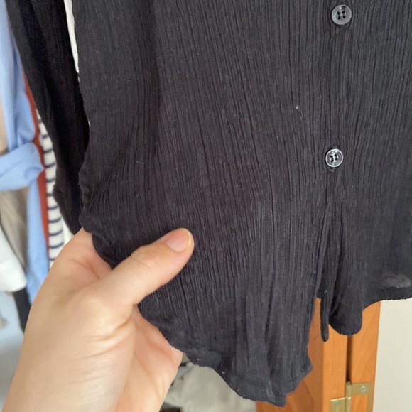 Beautiful black shirt - Picture 4 of 7